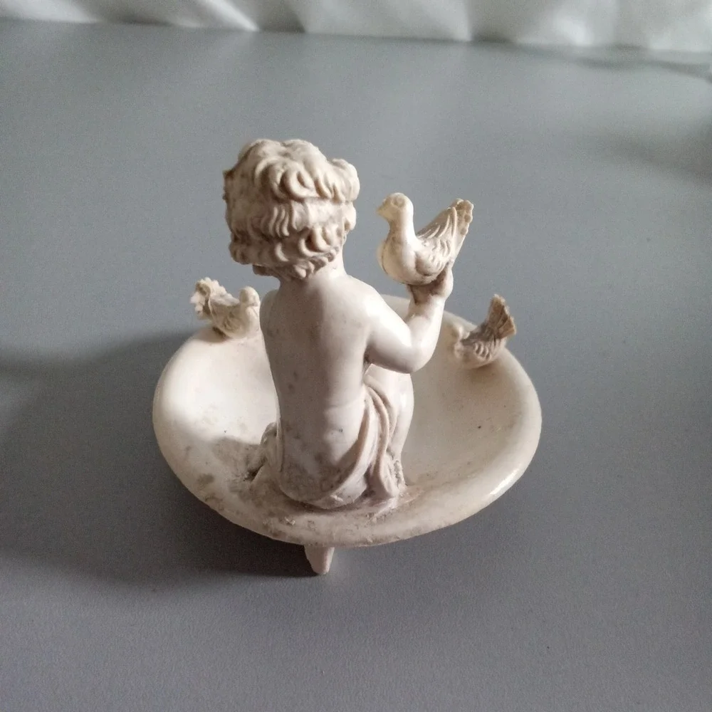 Depose Italy Cherub Birdbath Figurine Ivory Resin Angel with Birds Marked 85